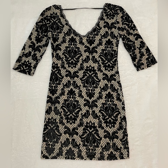 Free People Dress Medium Sexy V Neck and Back Flattering Soft Stylish Elegant - Picture 2 of 6